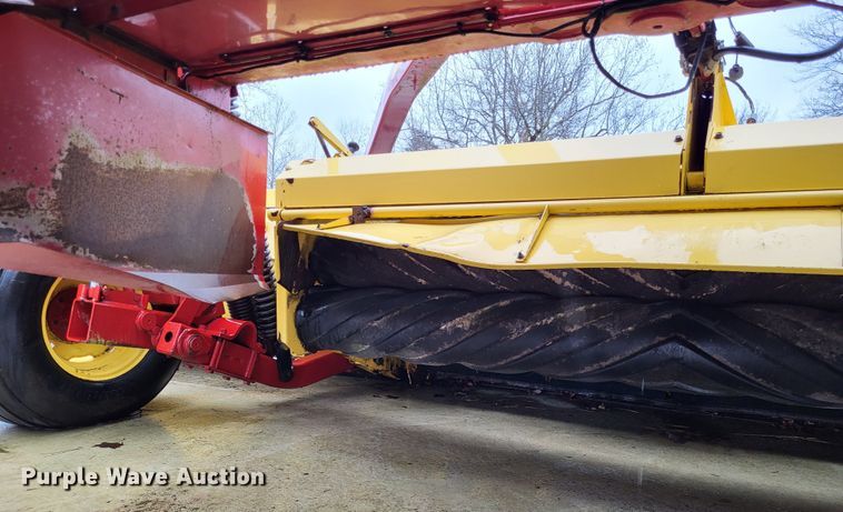 image for item DO3563 New Holland 1475  swather / windrower