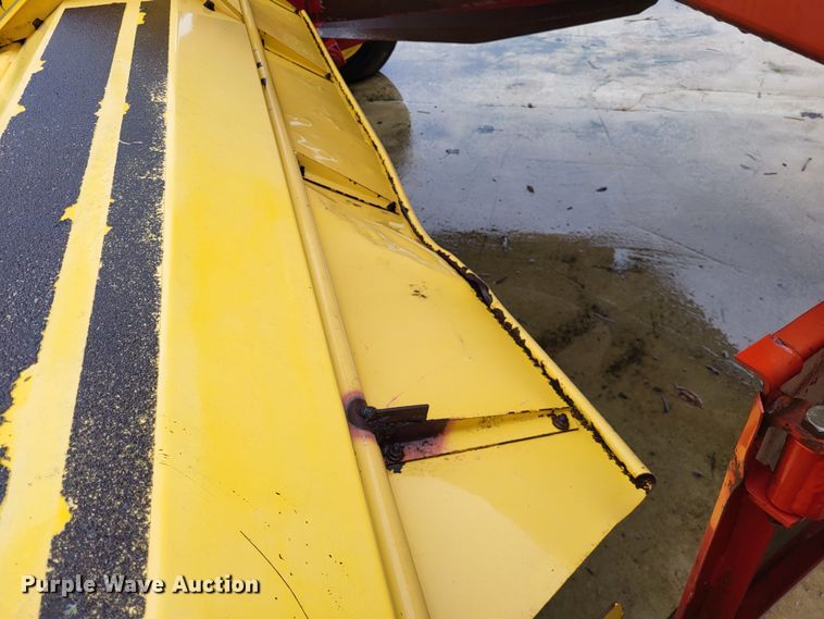 image for item DO3563 New Holland 1475  swather / windrower