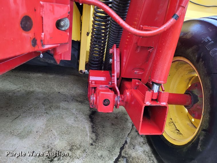 image for item DO3563 New Holland 1475  swather / windrower