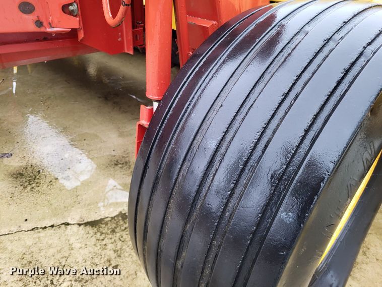 image for item DO3563 New Holland 1475  swather / windrower