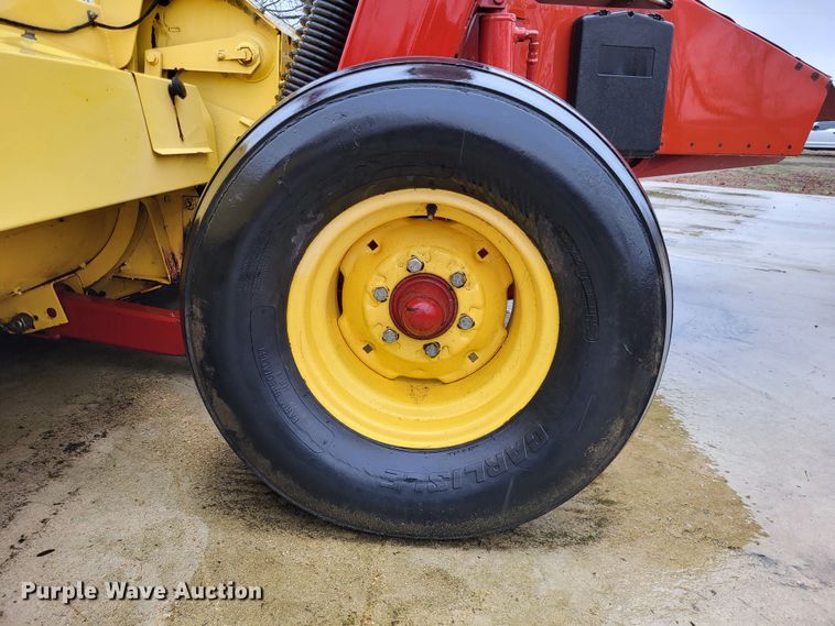 image for item DO3563 New Holland 1475  swather / windrower