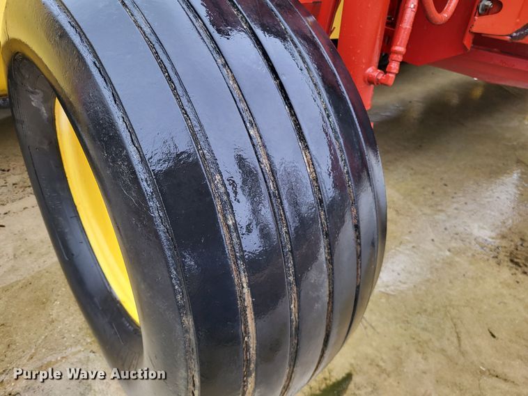 image for item DO3563 New Holland 1475  swather / windrower