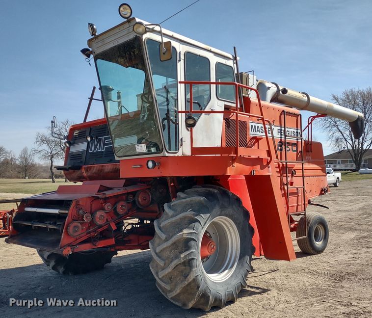 image for item DR8263 1982 Massey Ferguson 860  RWA combine