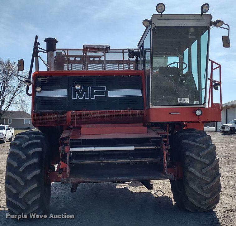 image for item DR8263 1982 Massey Ferguson 860  RWA combine