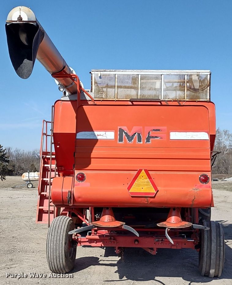 image for item DR8263 1982 Massey Ferguson 860  RWA combine