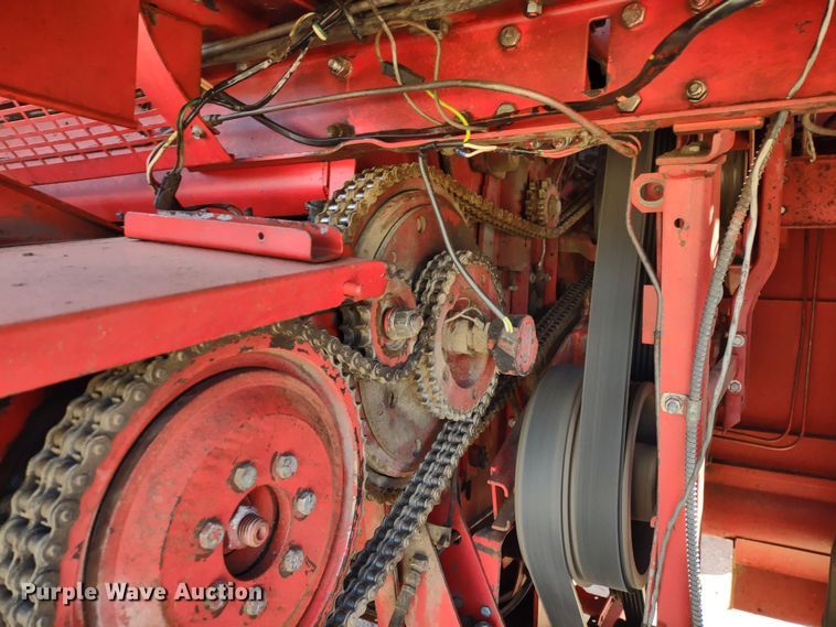 image for item DR8263 1982 Massey Ferguson 860  RWA combine