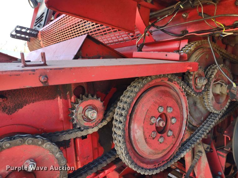 image for item DR8263 1982 Massey Ferguson 860  RWA combine