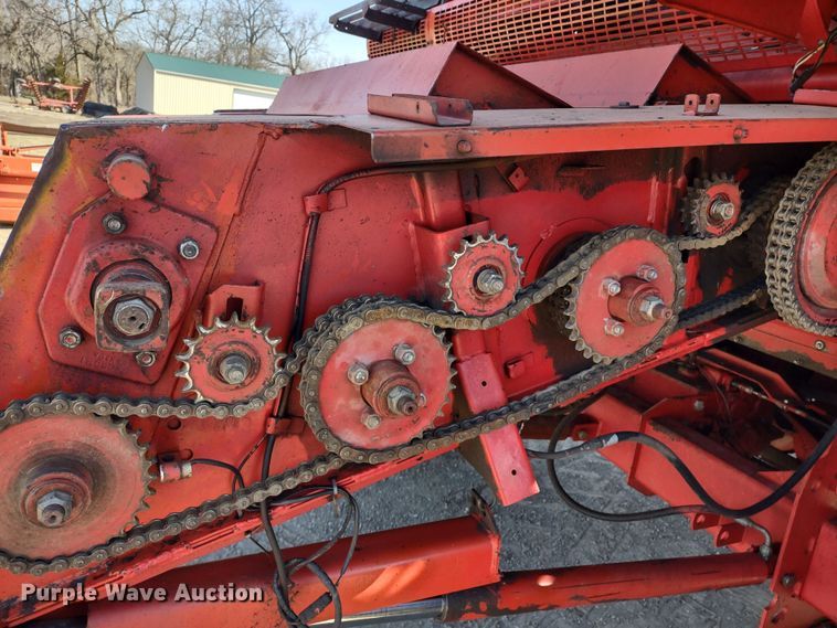 image for item DR8263 1982 Massey Ferguson 860  RWA combine