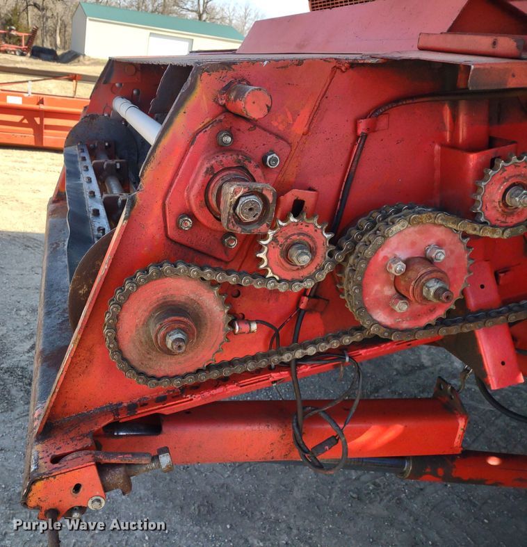image for item DR8263 1982 Massey Ferguson 860  RWA combine