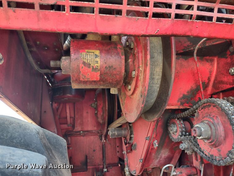 image for item DR8263 1982 Massey Ferguson 860  RWA combine