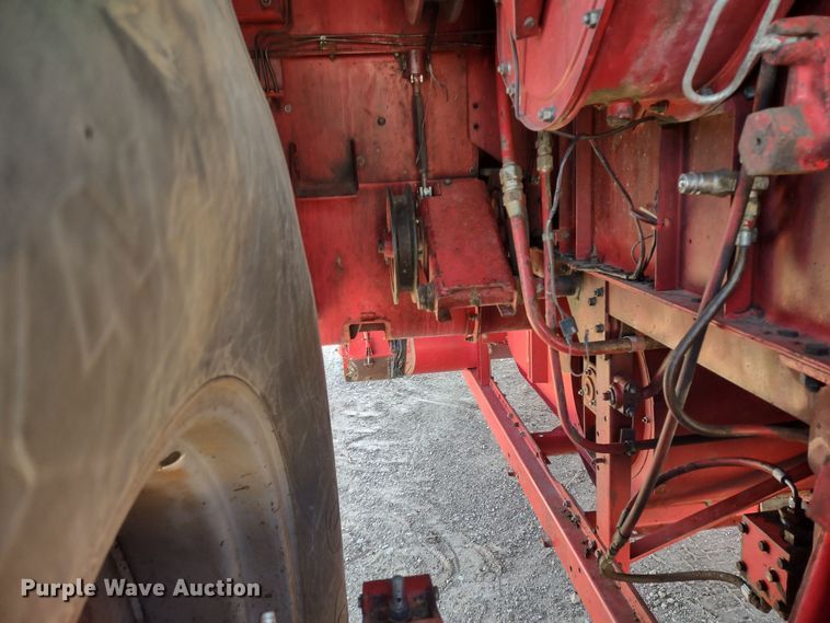 image for item DR8263 1982 Massey Ferguson 860  RWA combine