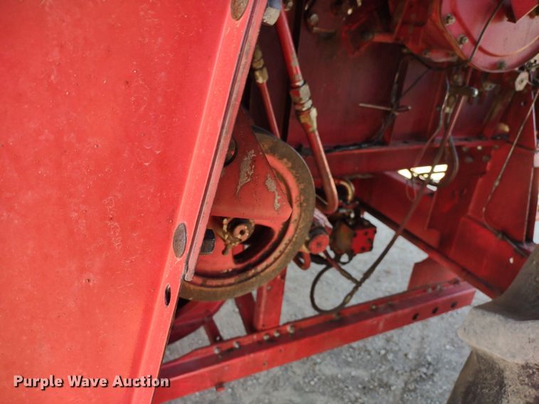 image for item DR8263 1982 Massey Ferguson 860  RWA combine