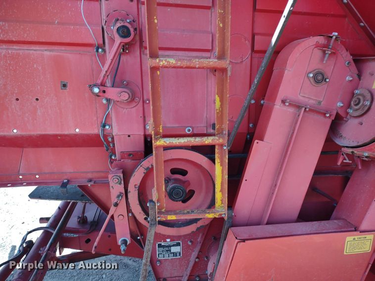 image for item DR8263 1982 Massey Ferguson 860  RWA combine