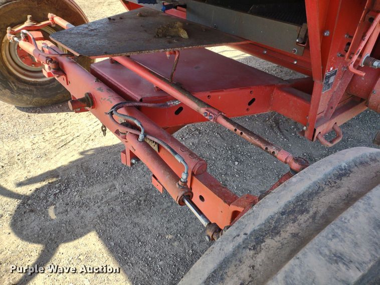 image for item DR8263 1982 Massey Ferguson 860  RWA combine