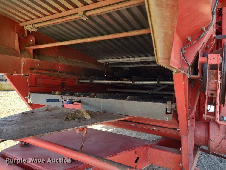 image for item DR8263 1982 Massey Ferguson 860  RWA combine