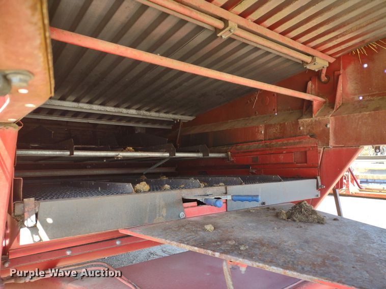 image for item DR8263 1982 Massey Ferguson 860  RWA combine