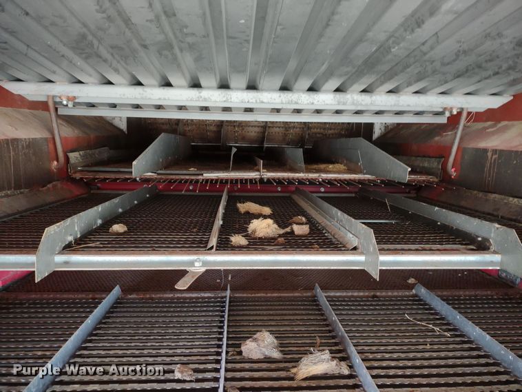 image for item DR8263 1982 Massey Ferguson 860  RWA combine