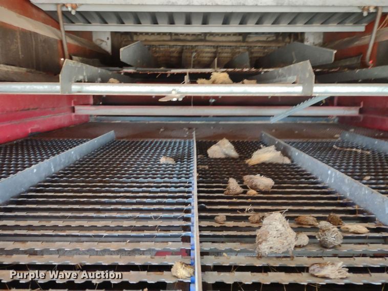 image for item DR8263 1982 Massey Ferguson 860  RWA combine