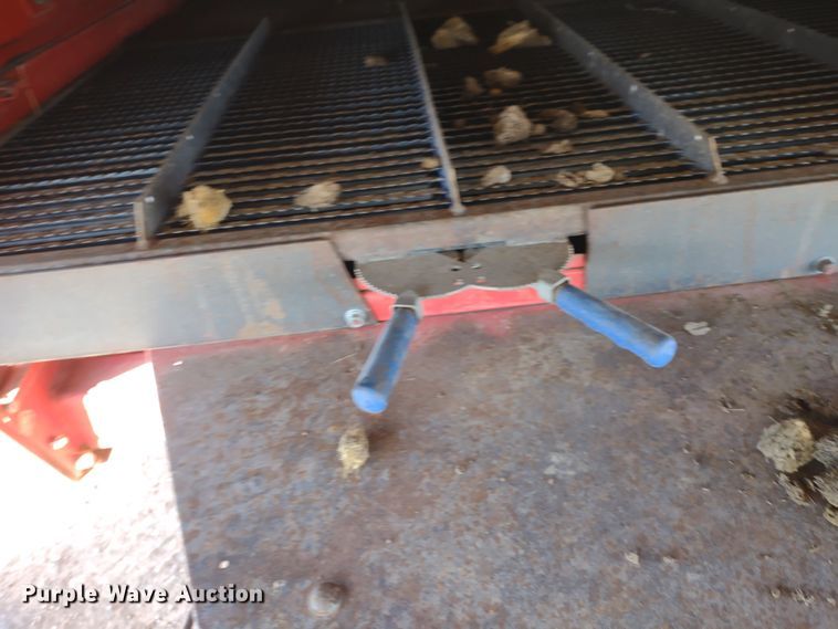 image for item DR8263 1982 Massey Ferguson 860  RWA combine