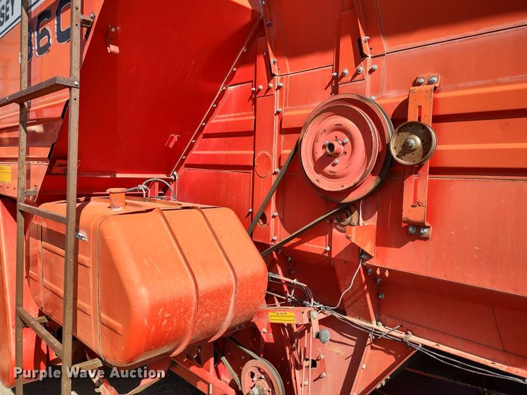 image for item DR8263 1982 Massey Ferguson 860  RWA combine