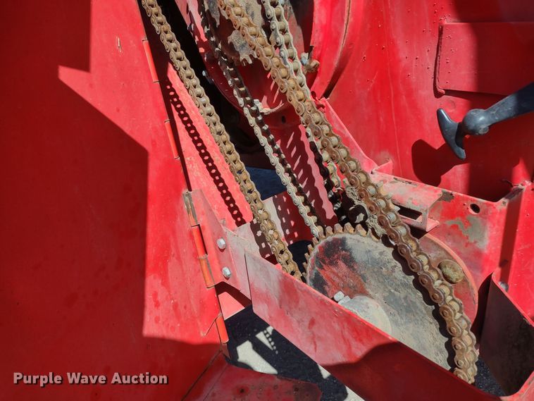 image for item DR8263 1982 Massey Ferguson 860  RWA combine