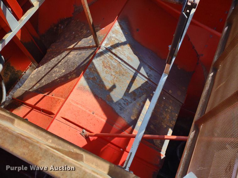 image for item DR8263 1982 Massey Ferguson 860  RWA combine