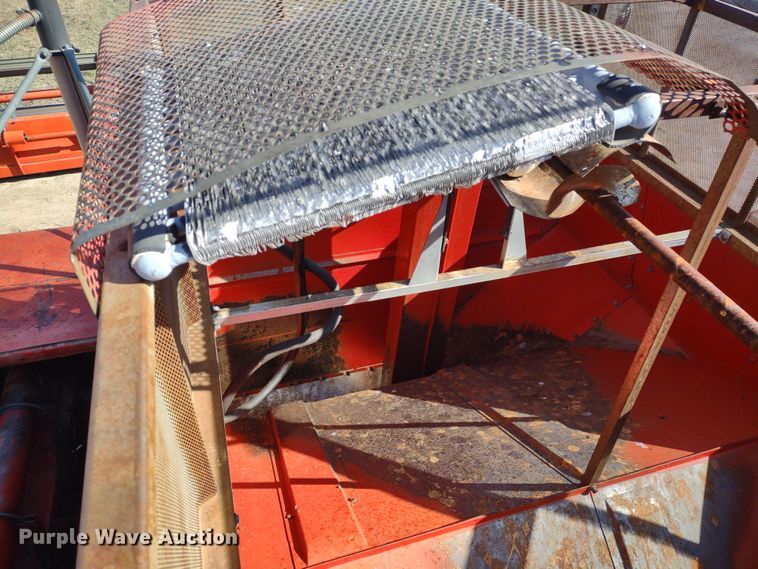 image for item DR8263 1982 Massey Ferguson 860  RWA combine