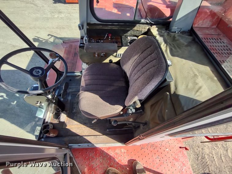 image for item DR8263 1982 Massey Ferguson 860  RWA combine