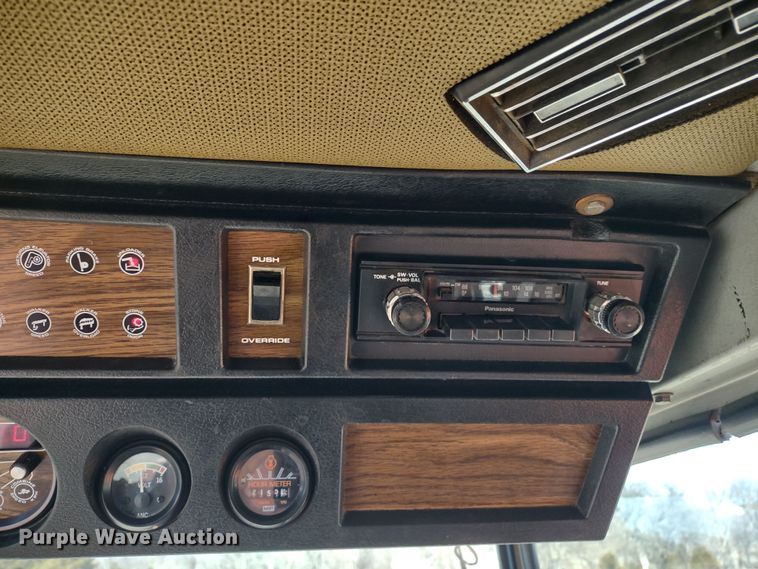 image for item DR8263 1982 Massey Ferguson 860  RWA combine