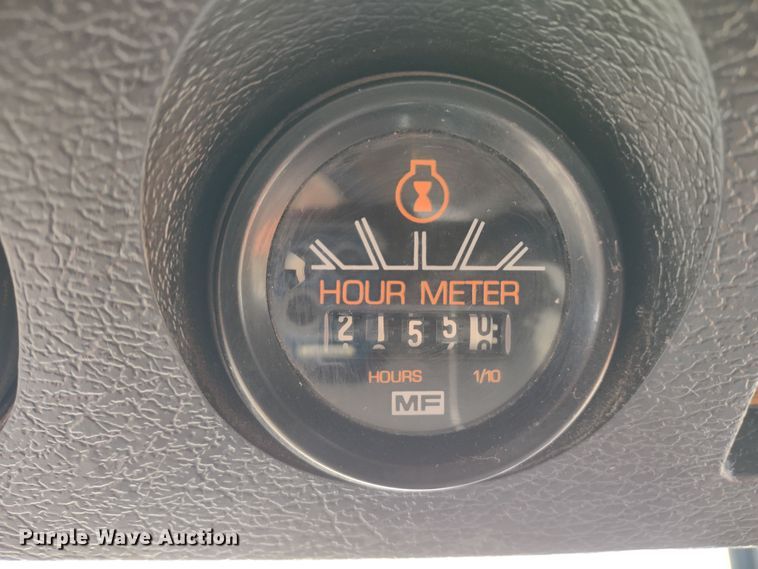 image for item DR8263 1982 Massey Ferguson 860  RWA combine