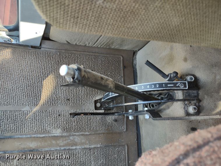 image for item DR8263 1982 Massey Ferguson 860  RWA combine