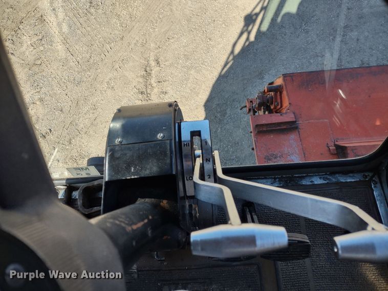 image for item DR8263 1982 Massey Ferguson 860  RWA combine