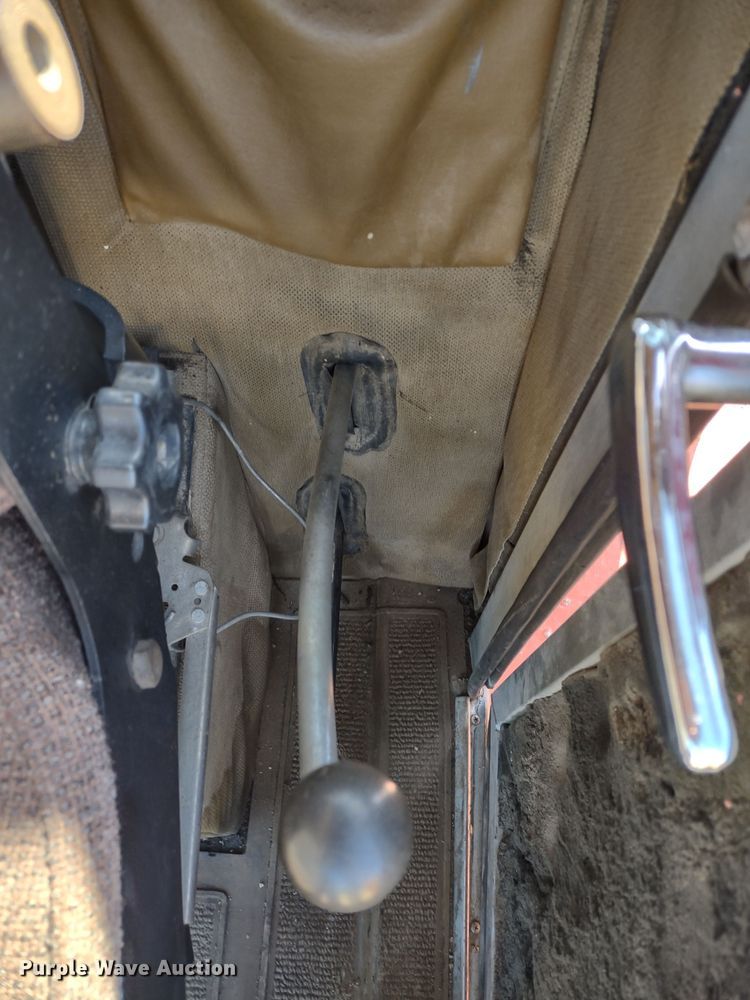 image for item DR8263 1982 Massey Ferguson 860  RWA combine