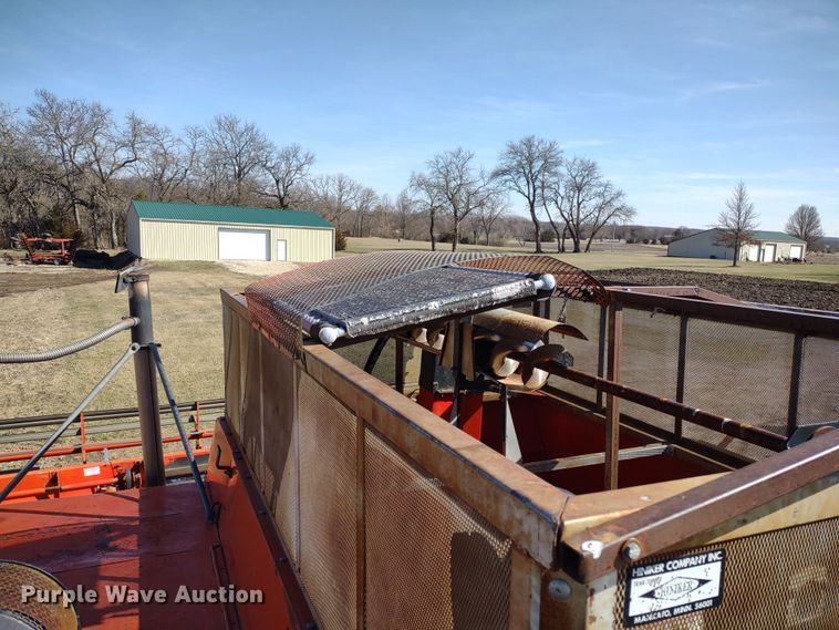 image for item DR8263 1982 Massey Ferguson 860  RWA combine