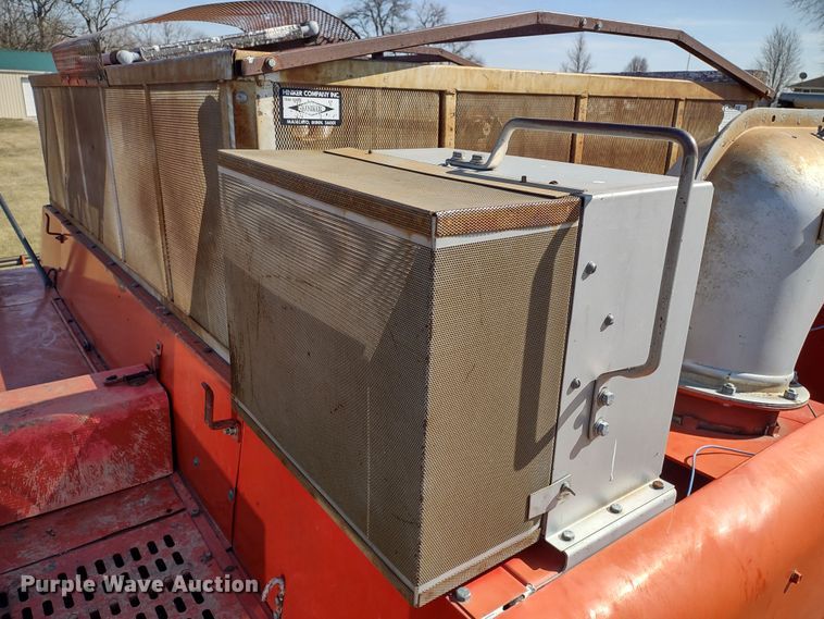 image for item DR8263 1982 Massey Ferguson 860  RWA combine