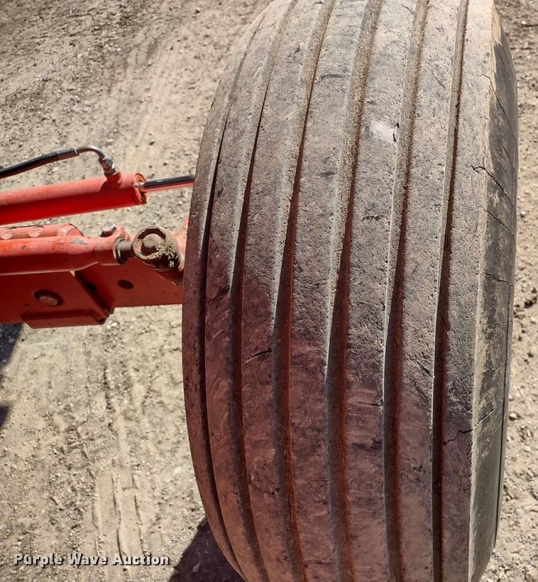 image for item DR8263 1982 Massey Ferguson 860  RWA combine