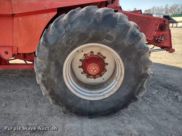 image for item DR8263 1982 Massey Ferguson 860  RWA combine