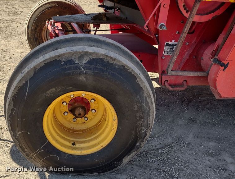 image for item DR8263 1982 Massey Ferguson 860  RWA combine