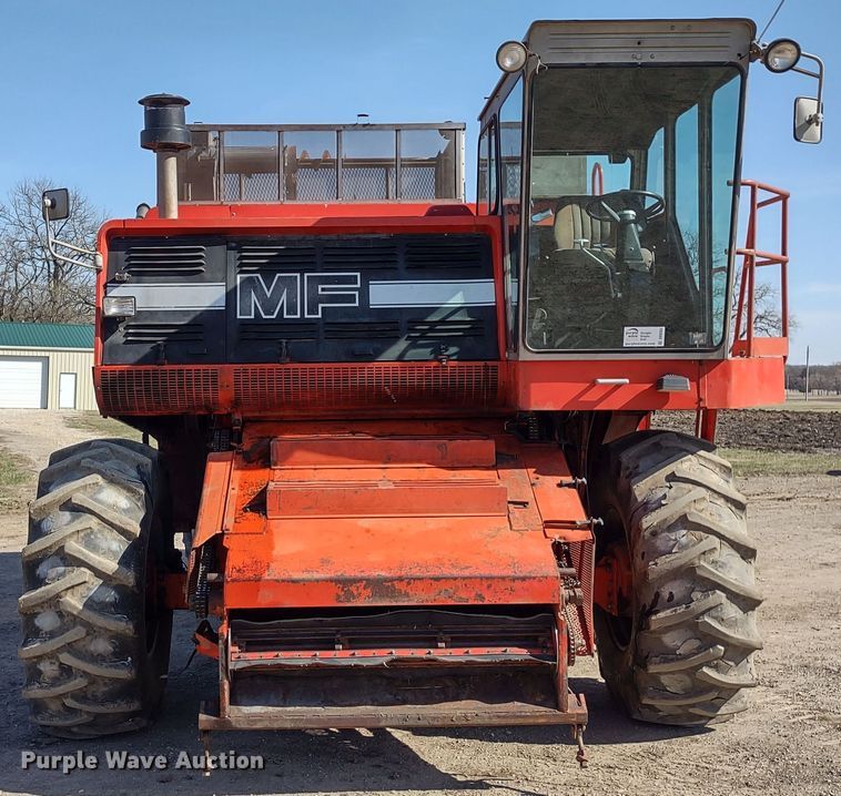 image for item DR8264 1981 Massey Ferguson 860  RWA combine