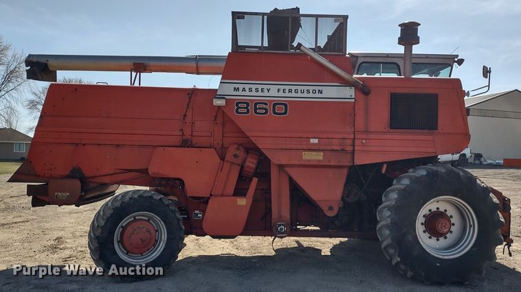 image for item DR8264 1981 Massey Ferguson 860  RWA combine