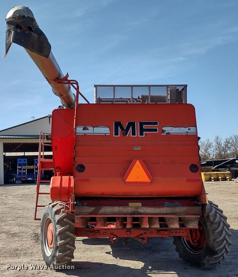 image for item DR8264 1981 Massey Ferguson 860  RWA combine