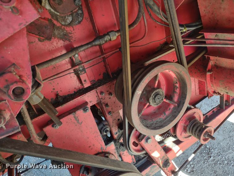 image for item DR8264 1981 Massey Ferguson 860  RWA combine