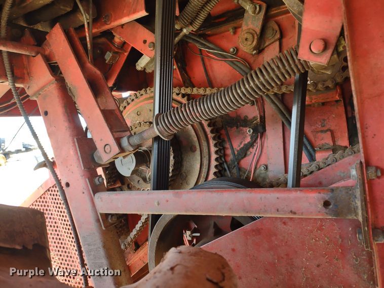 image for item DR8264 1981 Massey Ferguson 860  RWA combine