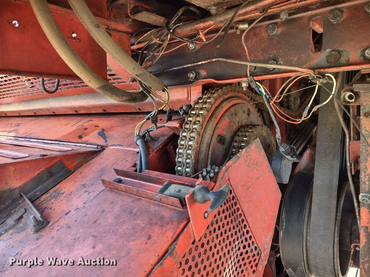 image for item DR8264 1981 Massey Ferguson 860  RWA combine