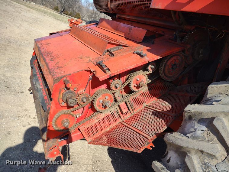 image for item DR8264 1981 Massey Ferguson 860  RWA combine