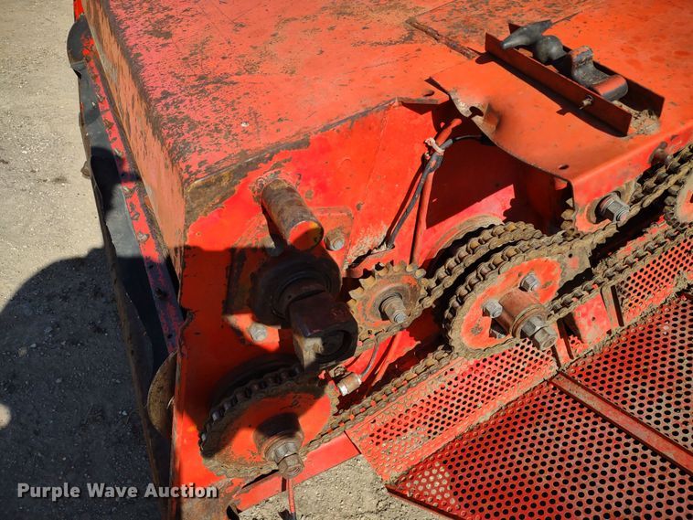 image for item DR8264 1981 Massey Ferguson 860  RWA combine