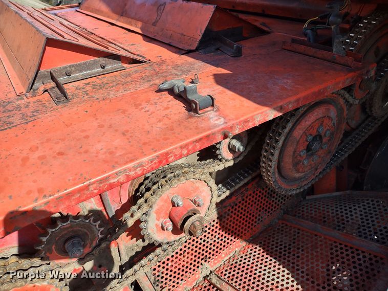 image for item DR8264 1981 Massey Ferguson 860  RWA combine