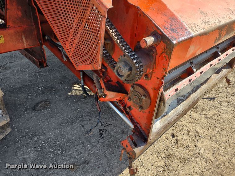 image for item DR8264 1981 Massey Ferguson 860  RWA combine