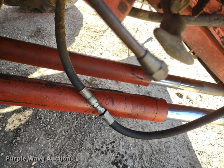 image for item DR8264 1981 Massey Ferguson 860  RWA combine