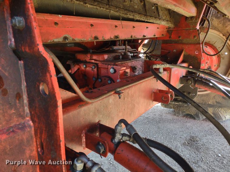 image for item DR8264 1981 Massey Ferguson 860  RWA combine